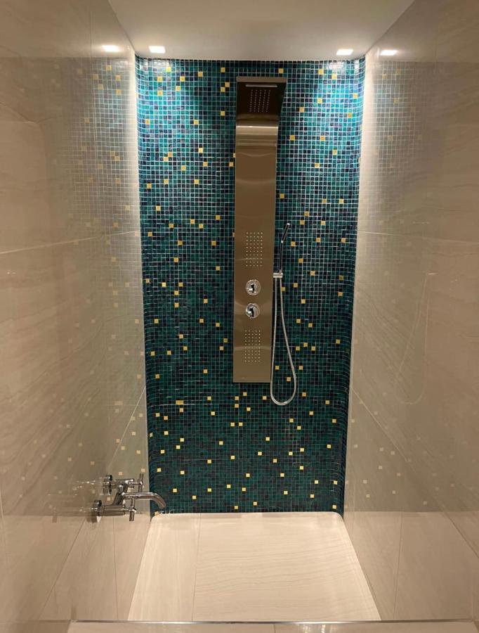 Isola Suites Милано Екстериор снимка