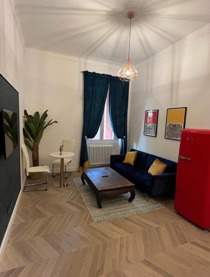 Isola Suites Милано Екстериор снимка