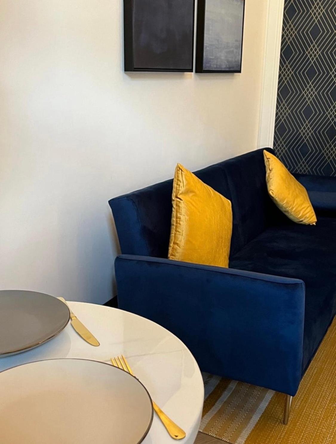 Isola Suites Милано Екстериор снимка