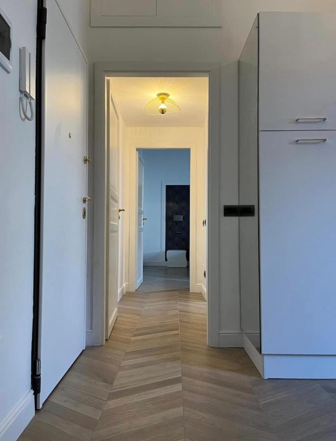 Isola Suites Милано Екстериор снимка